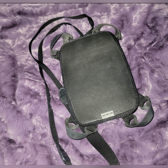 OtterBox UTILITY SERIES LATCH Hand/Shoulder Strap Case for 10-Inch Tablets. - Picture 4 of 4